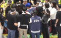 台立法机构继续审查改革“法案”,蓝绿民意代表启动“布条大战”