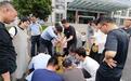 水果小贩醉驾被拘,宁波交警处罚他、又帮他卖出车上的榴莲
