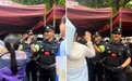 拥抱、击掌、“粽子花”……考场外这些暖心画面令人破防