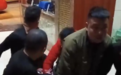 特警队员返乡结婚 见义勇为赤手夺刀
