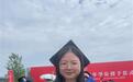 跨越25年,父亲重返母校参加女儿的毕业典礼