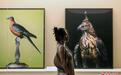 四川成都:濒危动物艺术摄影巡回展吸引参观者