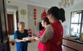 志愿者“送外卖”,解决一老一小用餐难