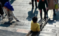 南京一国保门口石梯坡道现两道沟痕凹槽，景区：孩子们用屁股磨了100多年
