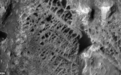 外媒:NASA在火星发现“蜘蛛网”状岩石结构 或与外星生命有关