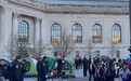 美国警察身着防暴装备冲进耶鲁大学，47名抗议者被戴上手铐拉走