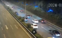 阿尔茨海默症老人误入重庆机场路,幸获女司机保护等来民警