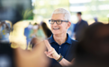 库克最新专访:回应 iPhone 争议按钮,苹果 AI 无收费计划,短期内不会退休