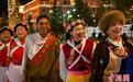 云南迪庆:各族民众载歌载舞欢庆藏历新年