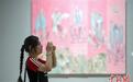 四川成都:《志道·游艺——中国国家画院七人展》吸引参观者