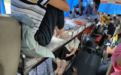 后排座位竟“爆改”上下铺!泸州一长途大客车非法改装被查,驾驶员被罚500元