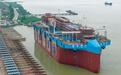 全球首艘水体自然交换型深远海养殖工船“湾区伶仃”号成功下水