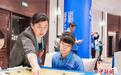残特奥会围棋比赛:棋盘之上 母亲为女儿落子