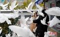 山东济南:市民乐享雪后风光