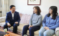 春节来临之际,新任中航工业总经理魏应彪看望罗阳烈士家属