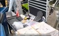 合肥商贩摆摊遭四个垃圾桶围堵,工作方式简单粗暴让人寒心