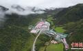 “西成铁路”高寒山区扎西隆隧道贯通