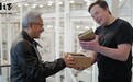 英伟达CEO黄仁勋亲自向马斯克交付DGX Spark迷你超级计算机