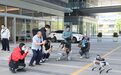 能送药、会唠嗑,这只杭州造机器狗如何“跑”进百姓生活?