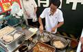 探访景德镇“鸡排哥”摊位:忙中有序不忘推介当地文旅