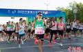 2025宁夏银川马拉松赛鸣枪开赛