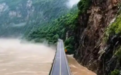四川乐山网红“水上公路”预计本月底恢复通行,曾因落石受损封闭