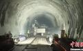 渝昆高铁华山松隧道斜井至2号横洞区间贯通