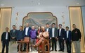 大侠归来!金庸铜像落户母校衢州一中