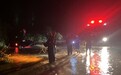 一个海岸派出所台风下的“逆行”:一天三次紧急救助受困群众