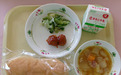 校园供餐引争议,日本一小学午餐被批“战时伙食”