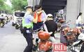 “护学岗”准时上线!湖北保康警方全维度筑牢校园安全防线
