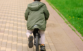 5岁幼童小区骑车碰到六旬老人,老人未站稳倒地受伤致残 一审:孩子监护人赔8万余元