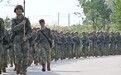 “红旗不倒,斗志不减!”信息支援部队工程大学400余名新学员完成35公里野外综合训练