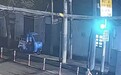 武汉青山:电线垂落阻通行,民警深夜极速排险