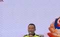一顶没撕标签的头盔,让这位民警“碎碎念”了十年
