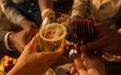 女子吃“分手饭”醉酒摔伤后身亡,男友半夜发现其头部出血未立即送医,用烟丝、卫生纸止血后回屋睡觉,一审被判赔28万元