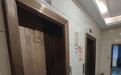 岳阳31岁男子被发小杀害案今日开庭,实探案发现场:遇害位置距楼栋电梯不到50米,被害人妻子带两个年幼儿子搬离小区