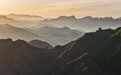 河北迁西:晨光碧水映长城