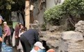 来泉城,泉水免费喝管够!免费泉水饮水点已成济南必打卡景点,有游客特意准备空瓶取水,还有市民连打12桶带回家