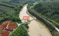实探“皮卡坠河5死5失联”事故现场:下雨后河水再次上涨漫过桥面,落水人员中有五旬夫妇