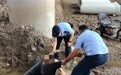 八旬老人陷进泥里,警方紧急救援!救援民警既是警察又曾是军人