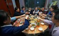 重阳节前,社区警察全凌雅陪独居老人吃一顿热乎饭