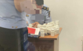 员工自曝社区诊所有多种过期药,市监部门已介入调查取证,涉事方:怀疑是有人栽赃
