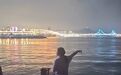 两小孩在海里游泳被救下,划桨板小伙:已经冲很远了,叫了3遍才跟我走