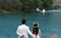 (神州写真)山海为证 “目的地婚礼”成中国年轻人婚恋新风尚