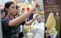 中国—东盟博览会上品国内外特色美食
