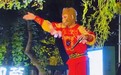 游客在人群中晕倒,长春“东北最强”NPC“雪饼猴”暂停演出指挥人群让路