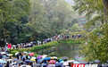 秋雨+大客流=?麓山景区:精细管控、暖心服务护航八方来客