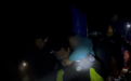海拔4500米山上 警民合力连夜背下高反昏迷男子 警方:他无任何高海拔徒步经验