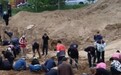 施工场地内大量居民日夜“挖宝”,当地:发现古铜钱,现场已被保护
